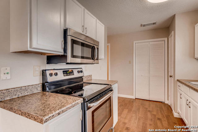 Listing photo id 6 for 6143 Lyndell Spring