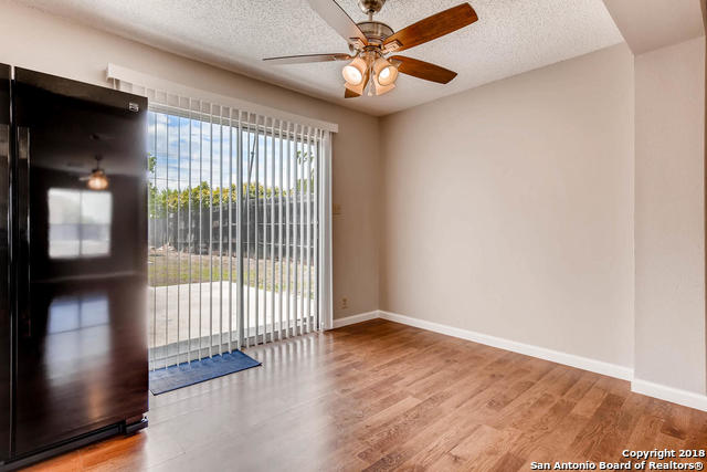 Listing photo id 7 for 6143 Lyndell Spring