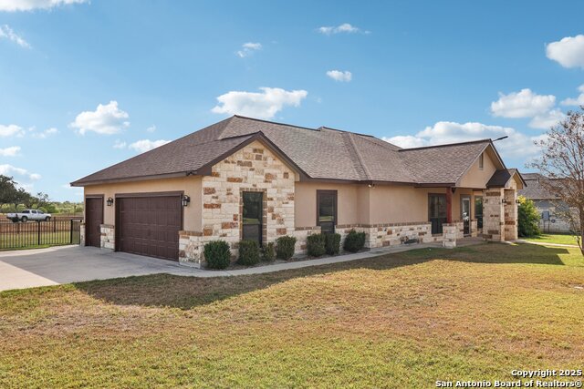 Details for 100 Fairway , Floresville, TX 78114
