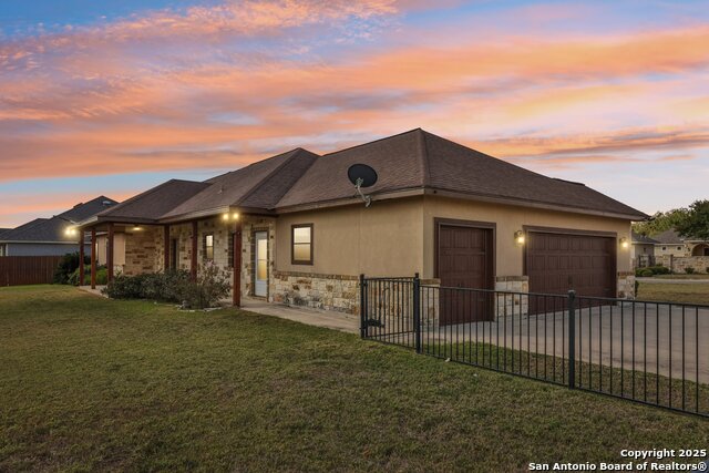 Image 3 of 50 For 100 Fairway