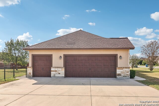 Image 4 of 50 For 100 Fairway