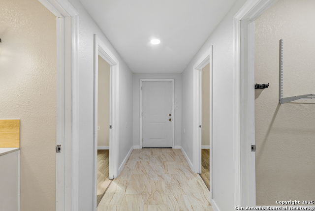 Listing photo id 8 for 2634 Houston E