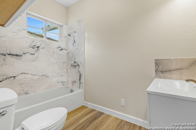 Listing photo id 9 for 2634 Houston E