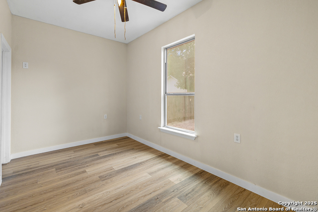 Listing photo id 12 for 2634 Houston E