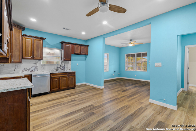 Listing photo id 1 for 2634 Houston E