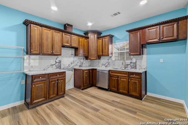 Listing photo id 2 for 2634 Houston E