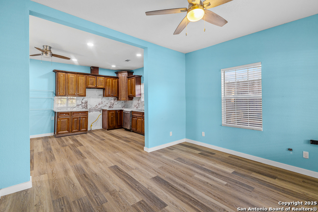 Listing photo id 3 for 2634 Houston E