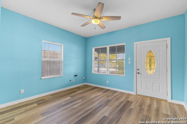 Listing photo id 4 for 2634 Houston E