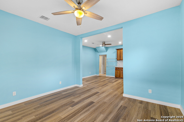 Listing photo id 5 for 2634 Houston E