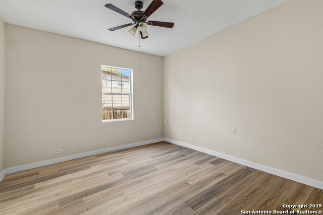 Listing photo id 6 for 2634 Houston E