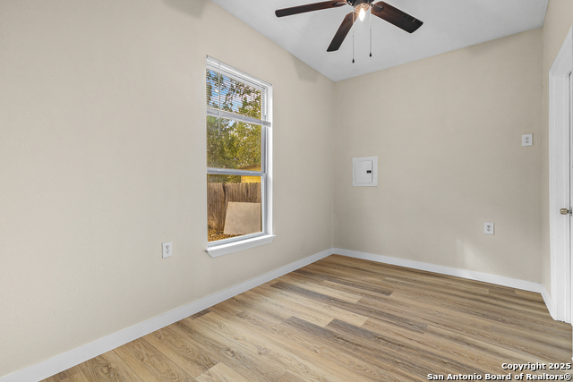 Listing photo id 7 for 2634 Houston E