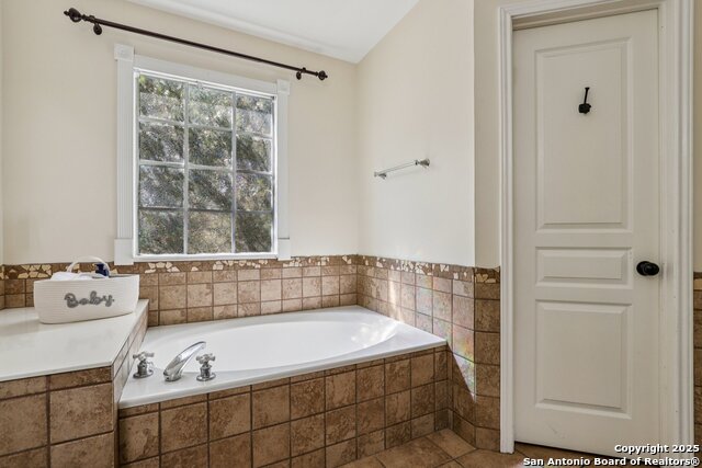 Listing photo id 41 for 24706 Twin Arrows