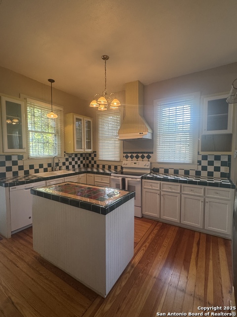 Listing photo id 4 for 501 Adams  