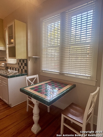 Listing photo id 6 for 501 Adams  