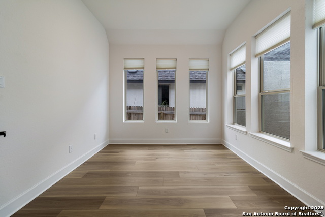 Image 6 of 26 For 1714 Dunvegan