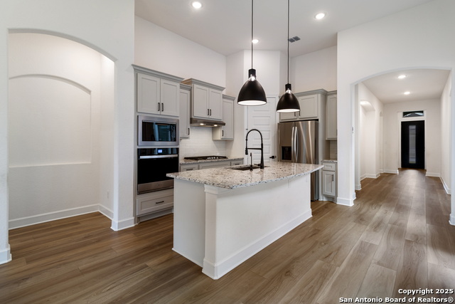 Image 7 of 26 For 1714 Dunvegan