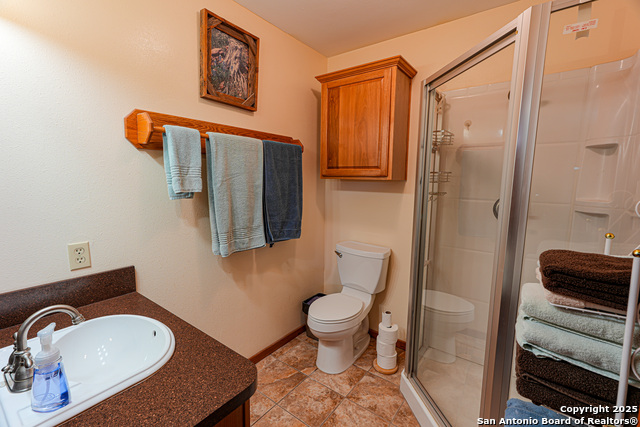 Listing photo id 13 for 1792 Sd 52300