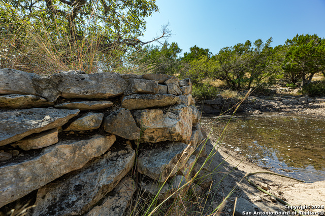 Listing photo id 21 for 1792 Sd 52300