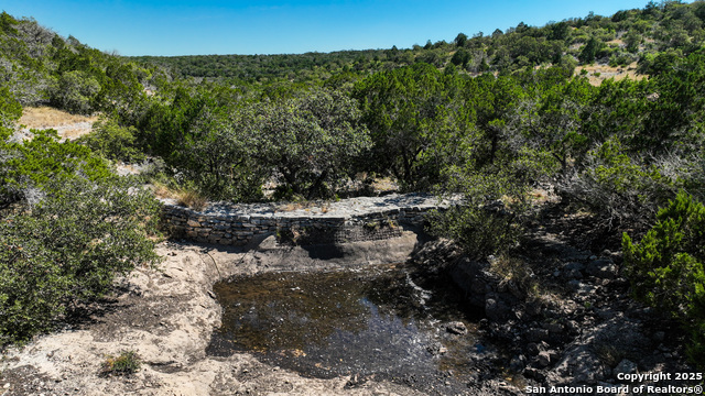 Listing photo id 22 for 1792 Sd 52300