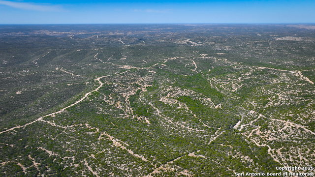 Listing photo id 29 for 1792 Sd 52300