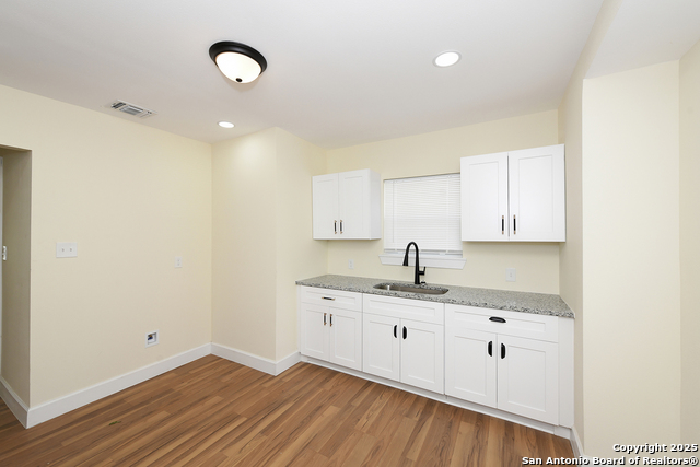 Image 12 of 28 For 1326 Lynwood W