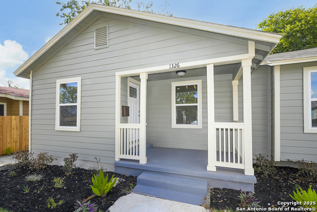 Image 2 of 28 For 1326 Lynwood W