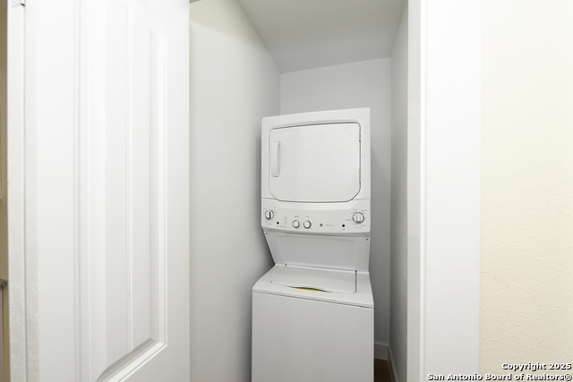 Image 24 of 28 For 1326 Lynwood W