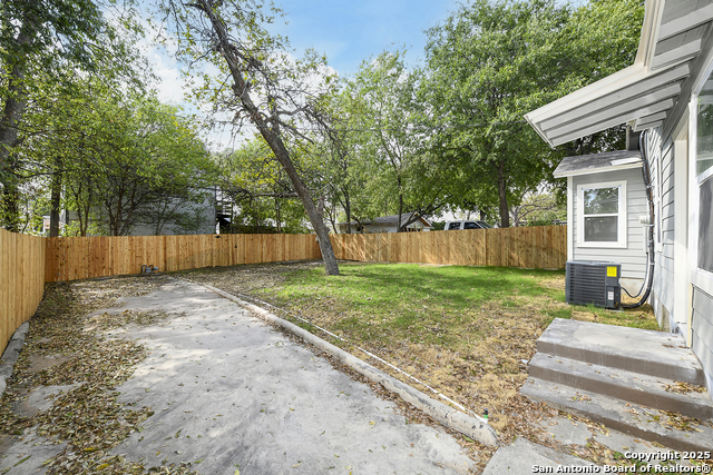 Image 25 of 28 For 1326 Lynwood W