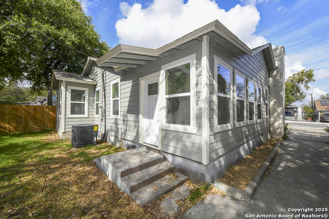 Image 26 of 28 For 1326 Lynwood W