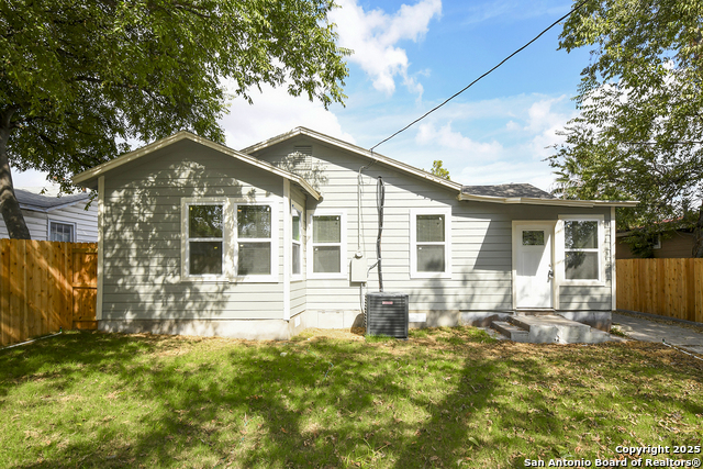 Image 27 of 28 For 1326 Lynwood W