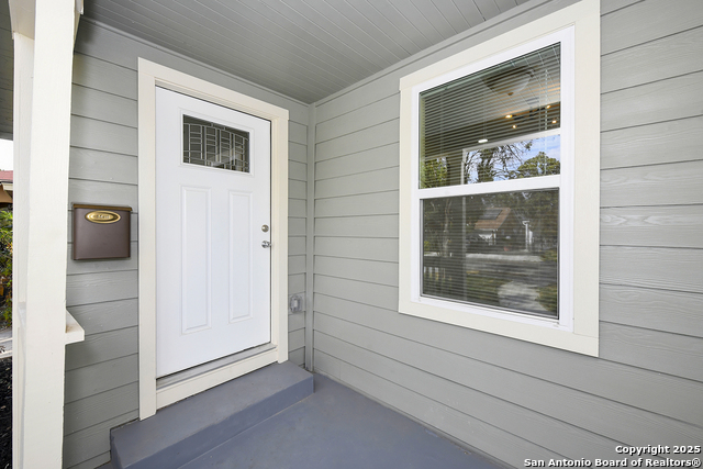 Image 3 of 28 For 1326 Lynwood W