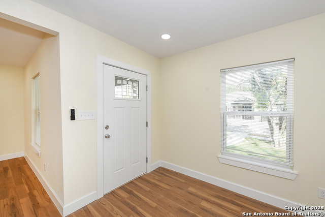 Image 4 of 28 For 1326 Lynwood W