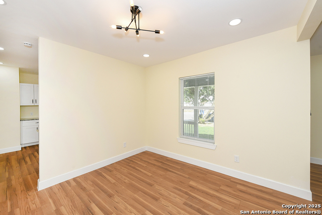 Image 9 of 28 For 1326 Lynwood W