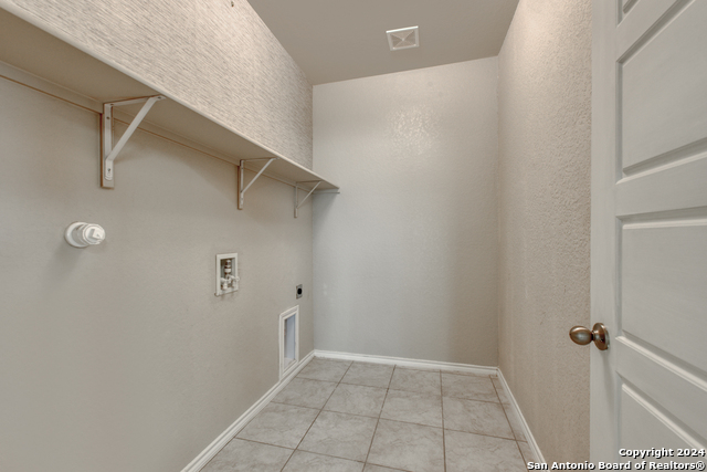 Listing photo id 13 for 10546 Midsummer Meadow