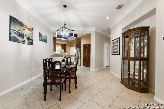 Listing photo id 10 for 10863 La Vernia