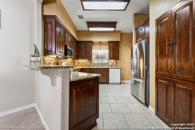 Listing photo id 12 for 10863 La Vernia