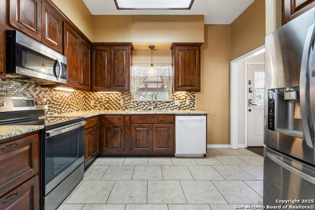 Listing photo id 14 for 10863 La Vernia