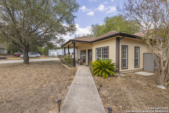 Listing photo id 0 for 10863 La Vernia