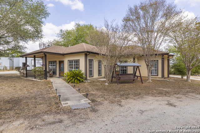 Listing photo id 1 for 10863 La Vernia