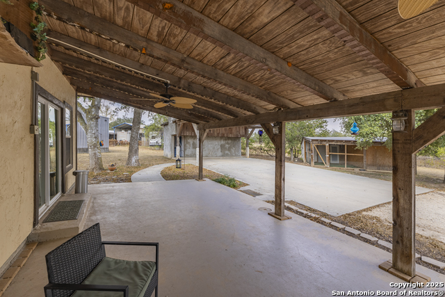 Listing photo id 32 for 10863 La Vernia