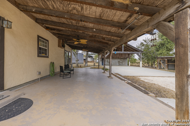 Listing photo id 33 for 10863 La Vernia