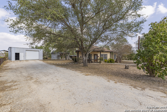 Listing photo id 40 for 10863 La Vernia