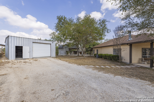 Listing photo id 41 for 10863 La Vernia