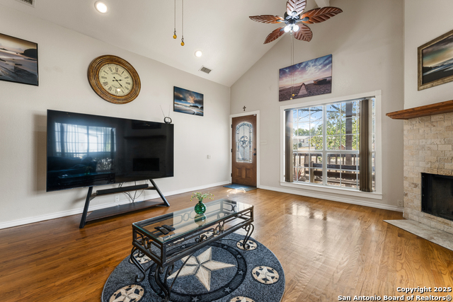 Listing photo id 5 for 10863 La Vernia