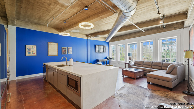 Image 10 of 38 For 222 Losoya St.  202