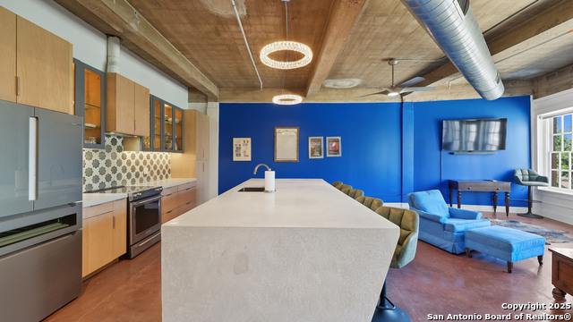 Image 2 of 38 For 222 Losoya St.  202