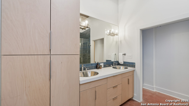 Image 20 of 38 For 222 Losoya St.  202