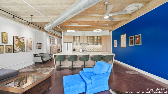 Image 3 of 38 For 222 Losoya St.  202