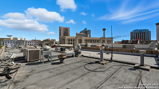 Image 32 of 38 For 222 Losoya St.  202