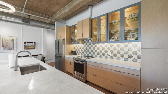 Image 5 of 38 For 222 Losoya St.  202